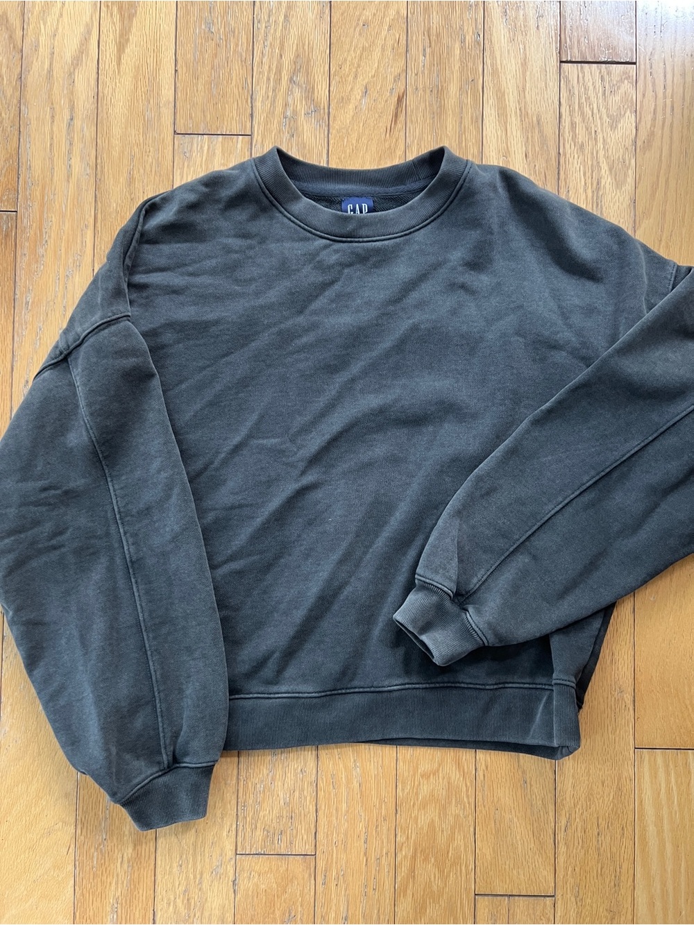 GAP Women’s Dark Charcoal/ Faded Black Crewneck Sweatshirt